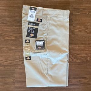 Mens 30 x 32 Flex Twill Work Pants Loose Fit Straight Leg.